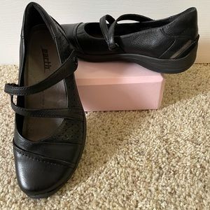 Women’s Earth Mary Jane flat shoe with strap